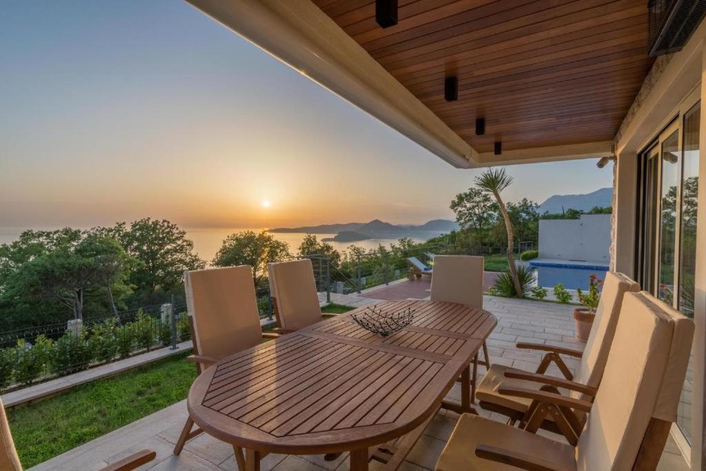 Luxury Villa Crystal Blue Sveti Stefan Esterno foto